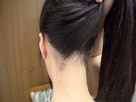 素人娘の全裸図鑑26　今時の女の子12名が恥らいながら脱衣していく様子をじっくり撮影した、変態紳士のためのヘアヌードコレクション　サンプル画像02